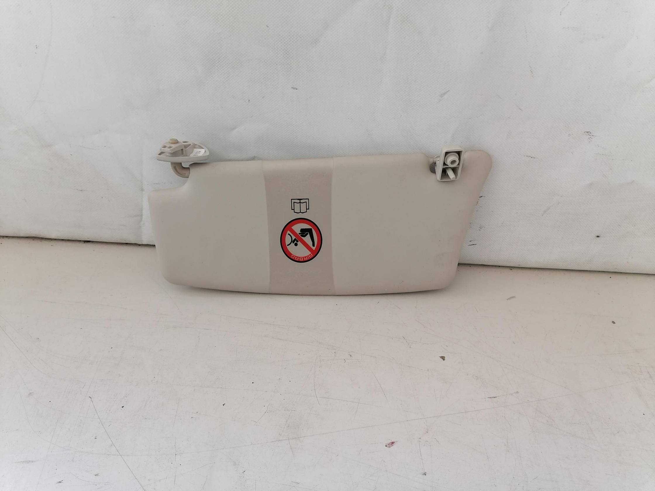 Aletta parasole parabrezza dx.